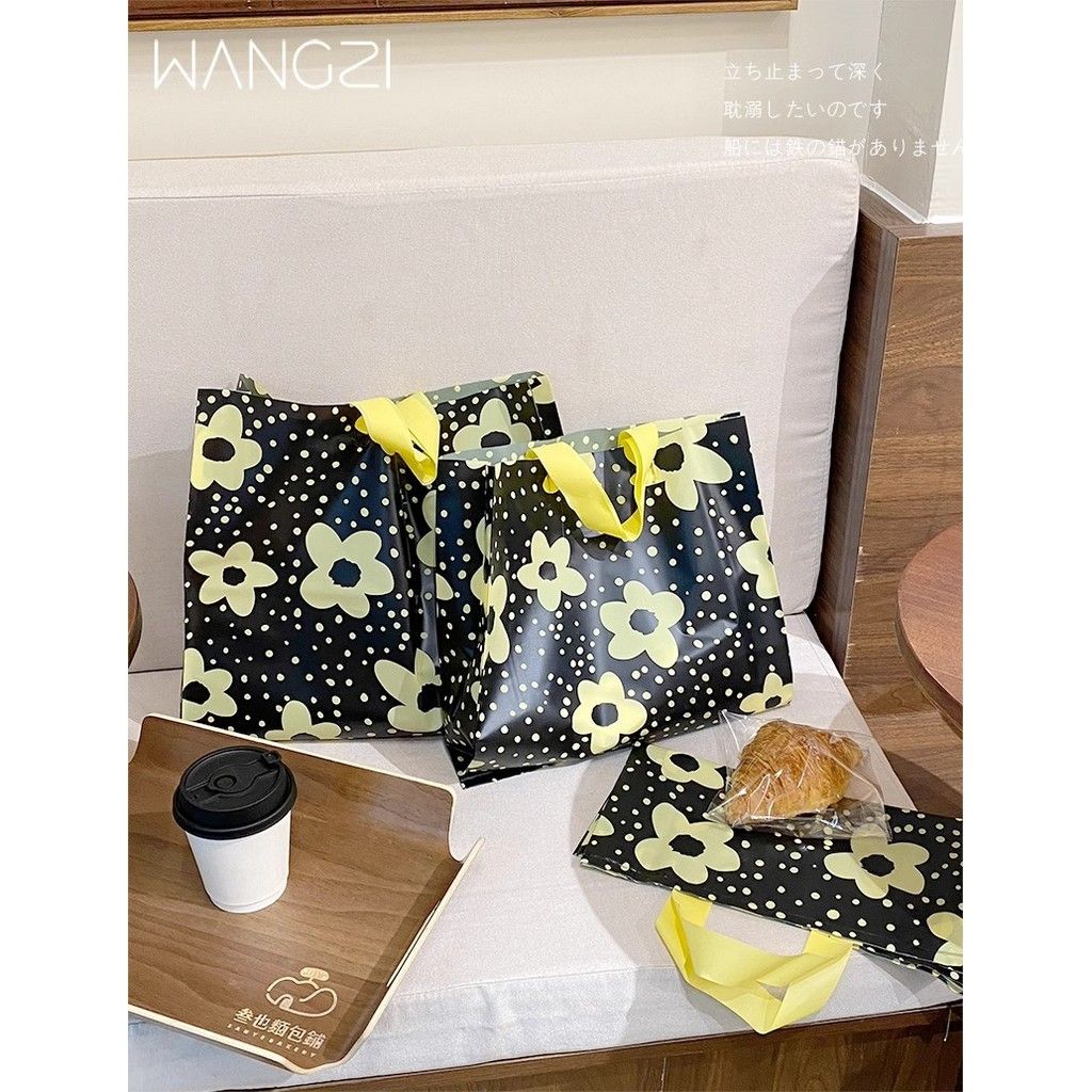  50 Túi Xách Nhựa Mùa Xuân In Logo Đựng Mua Sắm, Quà Tặng [GIAO HÀNG 2-10 NGÀY | SỈ TỪ 2 TRIỆU | CÓ THỂ IN LOGO] 