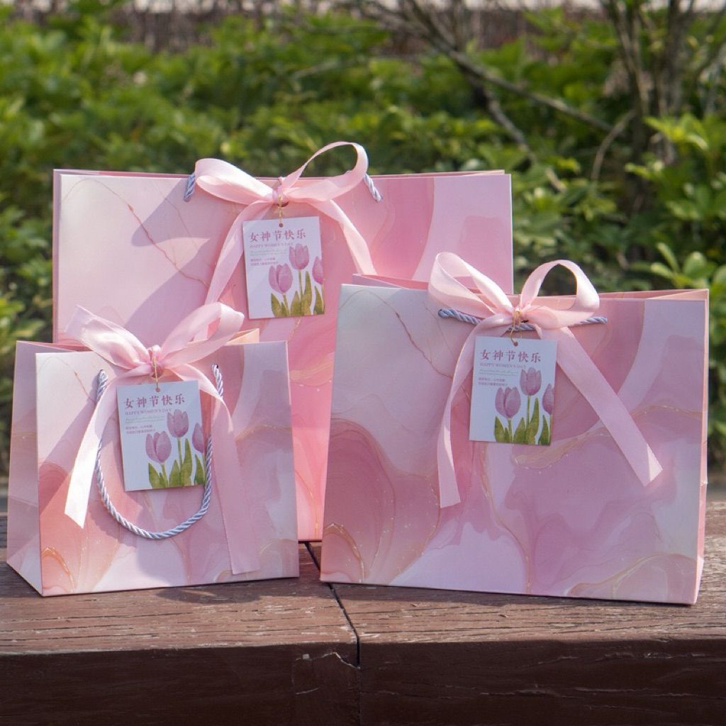  Túi quà giấy hoa hồng bền, thiết kế thanh lịch dành cho phái đẹp, sang trọng Q1546 