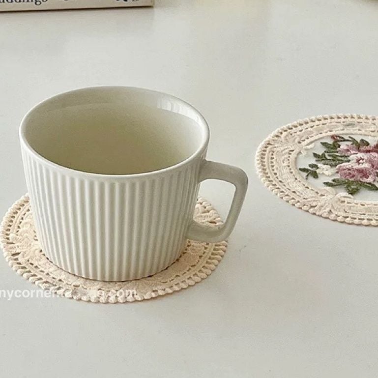  Tấm Lót Cốc PVC Màu Kem Hình Tròn - Lót Bát Đẹp Mắt Phong Cách Pháp, Đạo Cụ Chụp Ảnh, Trang Trí Bàn Tiệc [GIAO HÀNG 2-10 NGÀY | SỈ TỪ 2 TRIỆU | CÓ THỂ IN LOGO] 