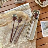  Bộ Dao Kéo Thìa Nĩa Đũa Inox 3 Món - Bộ Dụng Cụ Ăn Uống Cá Nhân Tiện Lợi, Dùng Cho Học Sinh, Người Lớn, Văn Phòng [GIAO HÀNG 2-10 NGÀY | SỈ TỪ 2 TRIỆU | CÓ THỂ IN LOGO] 