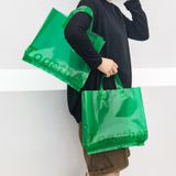  Túi xách nhựa mờ màu xanh lá cây bao bì màu lạnh cho cửa hàng quà tặng quần áo thời trang 