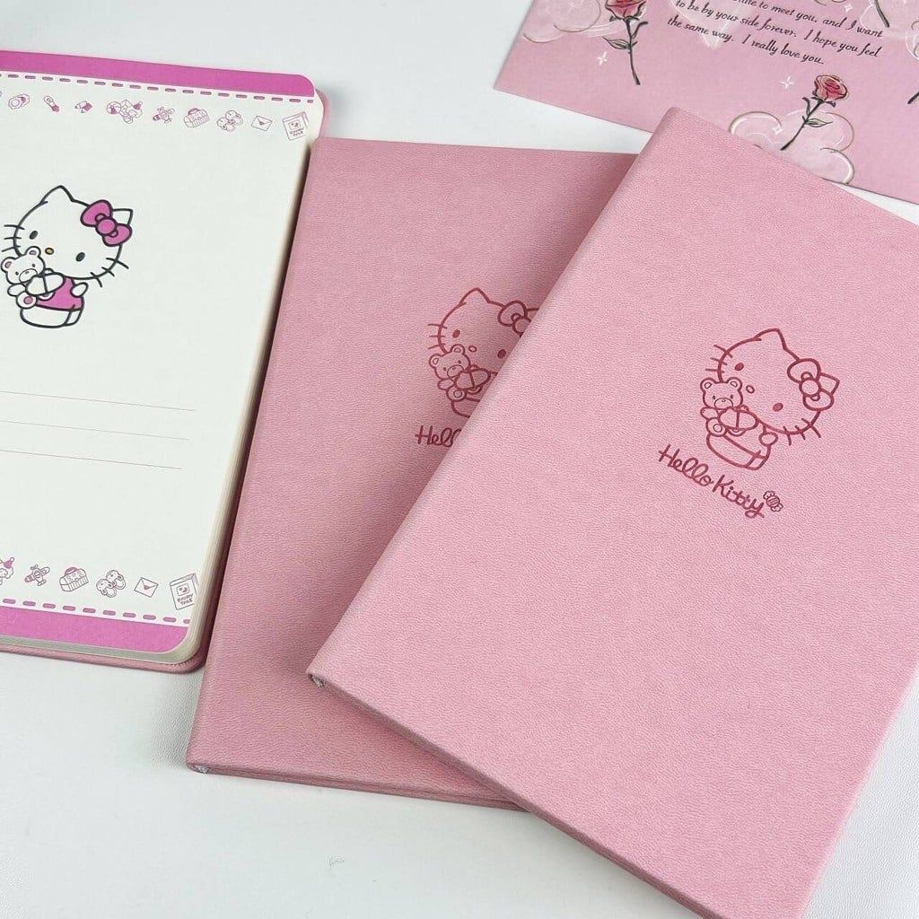  Sổ Tay Bìa Da Màu Hồng Hình Kitty - Sổ Nhật Ký, Ghi Chép Giá Trị Cao Dành Cho Học Sinh, Quà Tặng Dễ Thương [GIAO HÀNG 2-10 NGÀY | SỈ TỪ 2 TRIỆU | CÓ THỂ IN LOGO] 