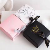  ```Hộp giấy tự gấp Q628 trang nhã cho bánh kẹo và quà tặng, có dây ruy băng``` 