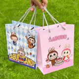  10 Túi Quà Labbu Mẫu Giáo - Quà Tặng Sinh Nhật, Tựu Trường Cho Bé, Túi Xách Tay Labubu Hàng Order 15-20 Ngày [GIAO HÀNG 2-10 NGÀY | SỈ TỪ 2 TRIỆU | CÓ THỂ IN LOGO] 