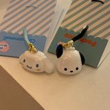  ```(ĐẶT TRƯỚC) Sách Nhỏ Đỏ Dễ Thương Kèm Chó Sanrio Pacha, Mặt Dây Chuyền & Túi Độc Đáo``` 
