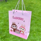  10 Túi Quà Labbu Mẫu Giáo - Quà Tặng Sinh Nhật, Tựu Trường Cho Bé, Túi Xách Tay Labubu Hàng Order 15-20 Ngày [GIAO HÀNG 2-10 NGÀY | SỈ TỪ 2 TRIỆU | CÓ THỂ IN LOGO] 