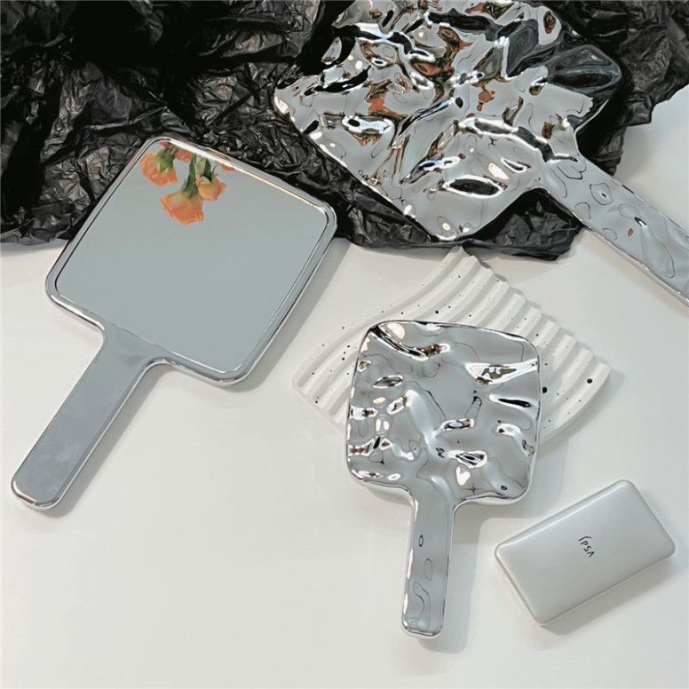  Gương Cầm Tay Cổ Điển Được Yêu Thích - Đặt Trước Ngay Hôm Nay! 