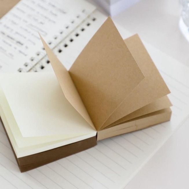  Giấy Chú Giải 400 Tờ - Màu Trắng/Nâu, Kích Thước 8x8 CM, Dễ Xé, Hoàn Hảo Cho Việc Ghi Chú. 