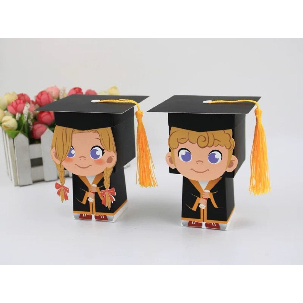  Q962 Hộp bánh ngọt, hộp kẹo , hôp quà tặng cầm tay mũ cử nhân ba chiều 