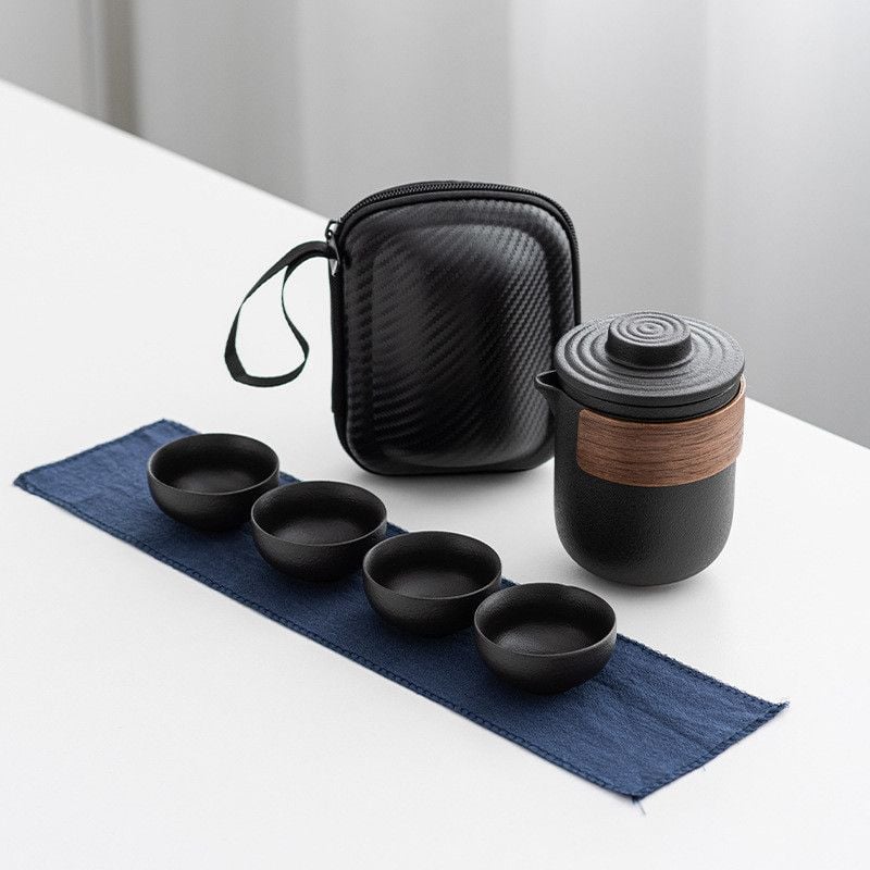  Bộ Ấm Trà Du Lịch Gốm Màu Đen - Set 1 Ấm 4 Chén Xách Tay, Dụng Cụ Trà Kung Fu, Quà Tặng Doanh Nghiệp, Văn Phòng [GIAO HÀNG 2-10 NGÀY | SỈ TỪ 2 TRIỆU | CÓ THỂ IN LOGO] 