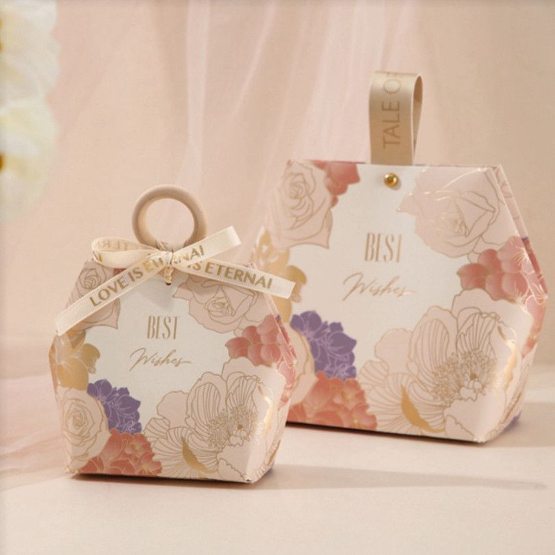  ```Hộp quà tặng Classy dạng hình lục giác, họa tiết vintage, quai cầm nhựa hoặc da, mã Q907``` 