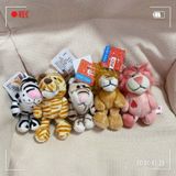  ```
Combo Đáng Yêu: Bộ 2 Búp Bê Chiên Lông Sư Tử & Hổ Móc Khóa Dễ Thương, Quà Tặng Độc Đáo``` 