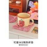  Lót Cốc Hình Mèo/Hình Vuông Kẻ Sọc Đỏ - Lót Ly Cà Phê Cách Nhiệt, Chống Trơn Trượt, Dễ Thương [GIAO HÀNG 2-10 NGÀY | SỈ TỪ 2 TRIỆU | CÓ THỂ IN LOGO] 