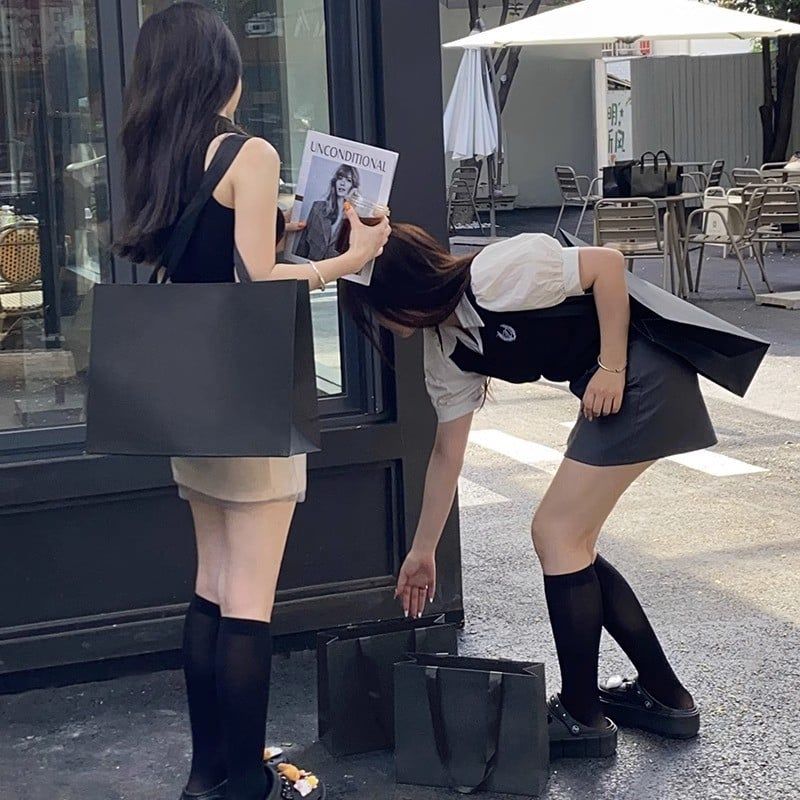  Túi Giấy Đeo Vai Màu Đen Dày Dặn - Túi Đóng Gói Quà Tặng Cửa Hàng Quần Áo, Bán Buôn Xuất Khẩu, Có Thể Dập Nóng Logo [GIAO HÀNG 2-10 NGÀY | SỈ TỪ 2 TRIỆU | CÓ THỂ IN LOGO] 