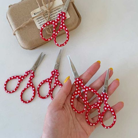  Kéo Cắt Thép Không Gỉ Đầu Thêu Mini Cầm Tay Gia Dụng [GIAO HÀNG 2-10 NGÀY | SỈ TỪ 2 TRIỆU | CÓ THỂ IN LOGO] 