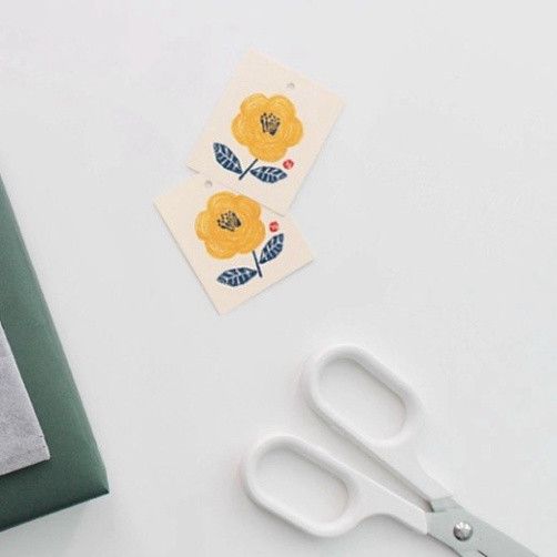  ```Thẻ Tag Hoa Vàng Classy DIY - Tạo Dấu Ấn Độc Đáo Cho Quà Tặng 4,2 x 5 CM Q1814``` 