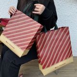  (HÀNG ĐẶT TRƯỚC) 20 Túi Quà Phong Cách Anh Bằng Nhựa Xách Tay Đựng Quần Áo Nam Nữ, Quà Giáng Sinh [GIAO HÀNG 2-10 NGÀY | SỈ TỪ 2 TRIỆU | CÓ THỂ IN LOGO] 