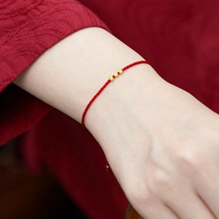  Bộ 10 vòng tay chỉ đỏ phong thủy - Sự kết hợp đa dạng mang lại tài lộc 