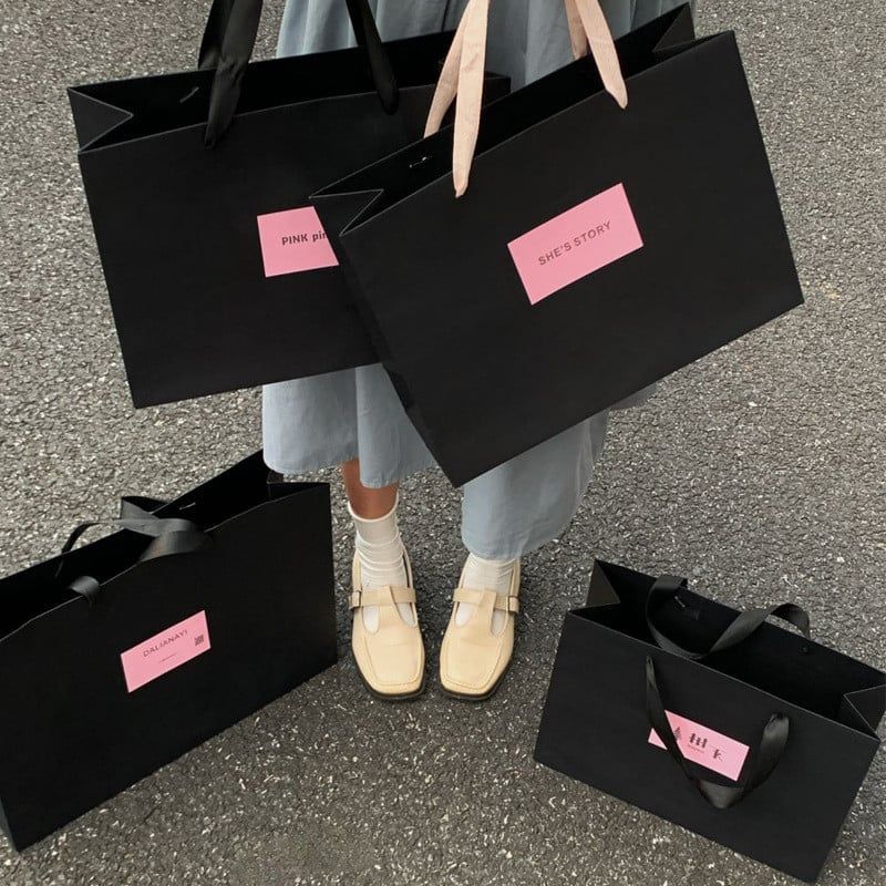  Túi tote túi mua sắm màu đen đơn giản số lượng nhỏ giấy kraft cao cấp 