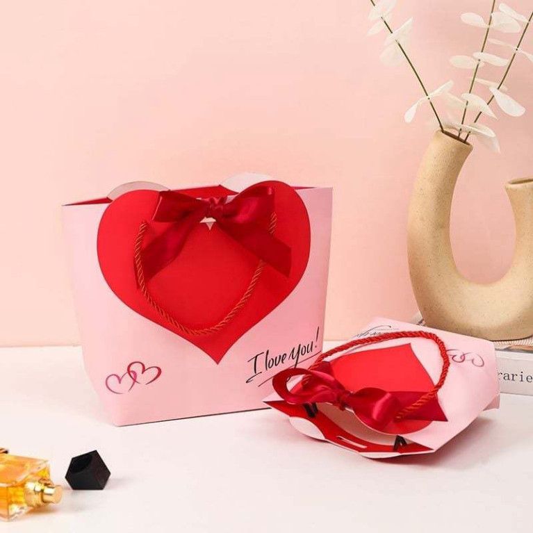  Bộ 10 Túi quà Classy in hình trái tim, giấy quai xách 28X20X9cm Q1832 