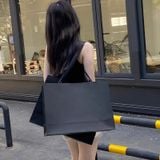  Túi Giấy Đeo Vai Màu Đen Dày Dặn - Túi Đóng Gói Quà Tặng Cửa Hàng Quần Áo, Bán Buôn Xuất Khẩu, Có Thể Dập Nóng Logo [GIAO HÀNG 2-10 NGÀY | SỈ TỪ 2 TRIỆU | CÓ THỂ IN LOGO] 
