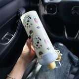  Cốc Giữ Nhiệt Inox Họa Tiết Nổi Dung Tích Lớn - Cốc Cà Phê Tiện Mang Đi, Có Ống Hút, Dây Đeo [GIAO HÀNG 2-10 NGÀY | SỈ TỪ 2 TRIỆU | CÓ THỂ IN LOGO] 