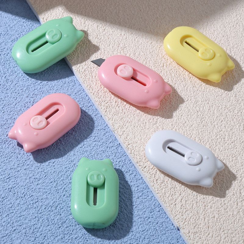  Dao Rọc Giấy Hình Heo Con Mini Nhiều Màu - Dao Cắt Giấy, Mở Thùng Hàng Tiện Lợi Dành Cho Học Sinh, Văn Phòng [GIAO HÀNG 2-10 NGÀY | SỈ TỪ 2 TRIỆU | CÓ THỂ IN LOGO] 