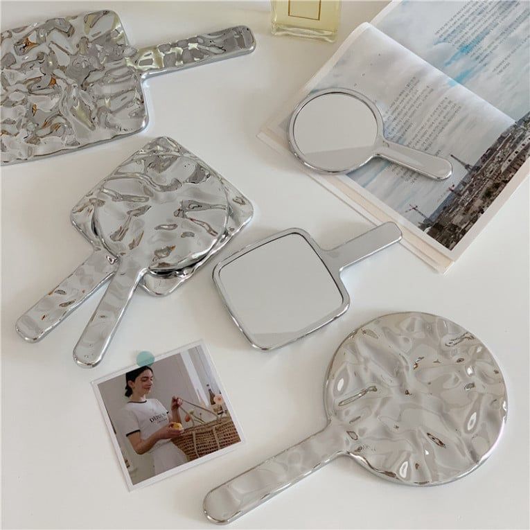  Gương Cầm Tay Cổ Điển Được Yêu Thích - Đặt Trước Ngay Hôm Nay! 