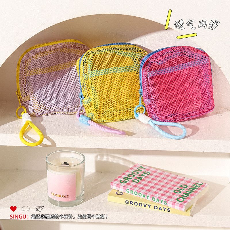  新款多巴胺网格收纳包旅行必备随身便携涤纶隔层化妆品收纳豆腐包 