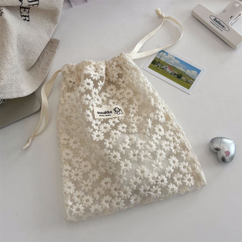  Túi Lưới Rút Dây Thêu Hoa Cúc - Túi Đựng Mỹ Phẩm, Sản Phẩm Chăm Sóc Da, Đồ Lặt Vật Khi Du Lịch [GIAO HÀNG 2-10 NGÀY | SỈ TỪ 2 TRIỆU | CÓ THỂ IN LOGO] 