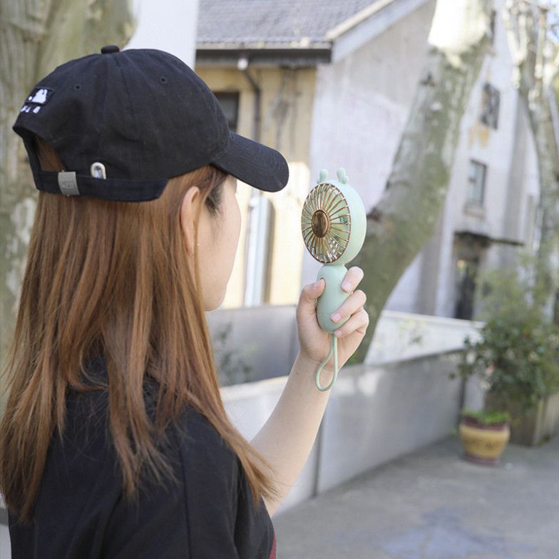  Quạt Mini Cầm Tay Sạc USB - Sự Lựa Chọn Hoàn Hảo cho Sinh Viên Ký Túc Xá! 