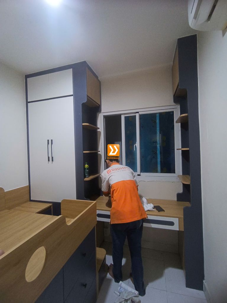Phòng ngủ với hệ giường tủ bàn kết hợp nhà chị Hà