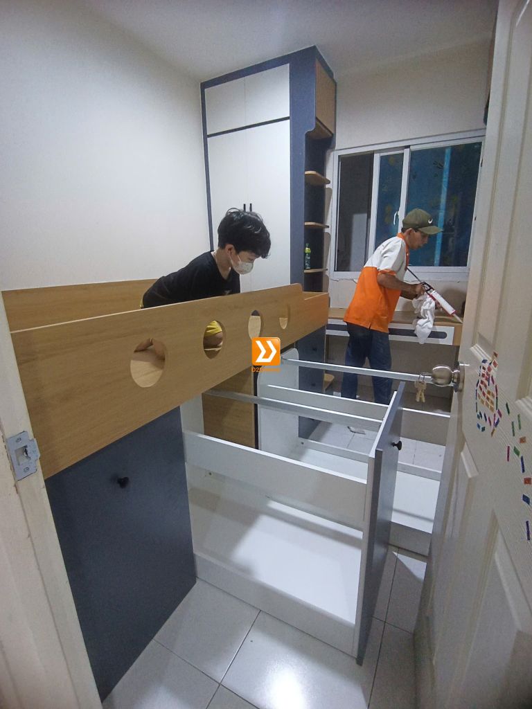 Phòng ngủ với hệ giường tủ bàn kết hợp nhà chị Hà