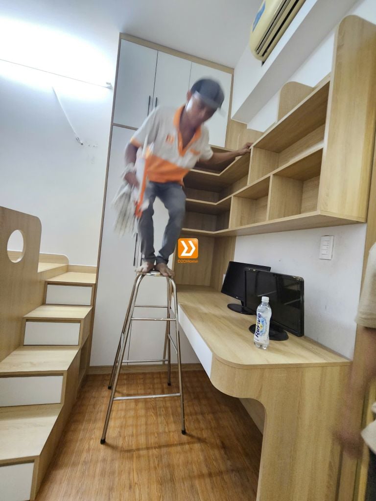 Phòng ngủ cho bé với hệ giường tủ bàn kết hợp nhà chị Sâm