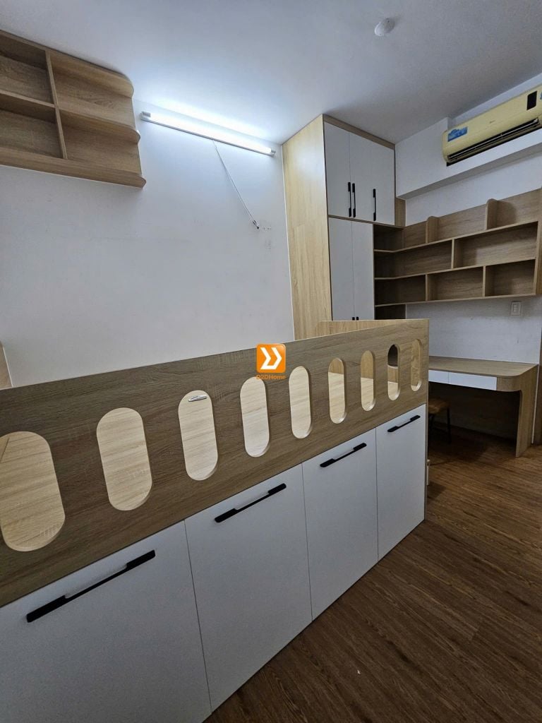 Phòng ngủ cho bé với hệ giường tủ bàn kết hợp nhà chị Sâm
