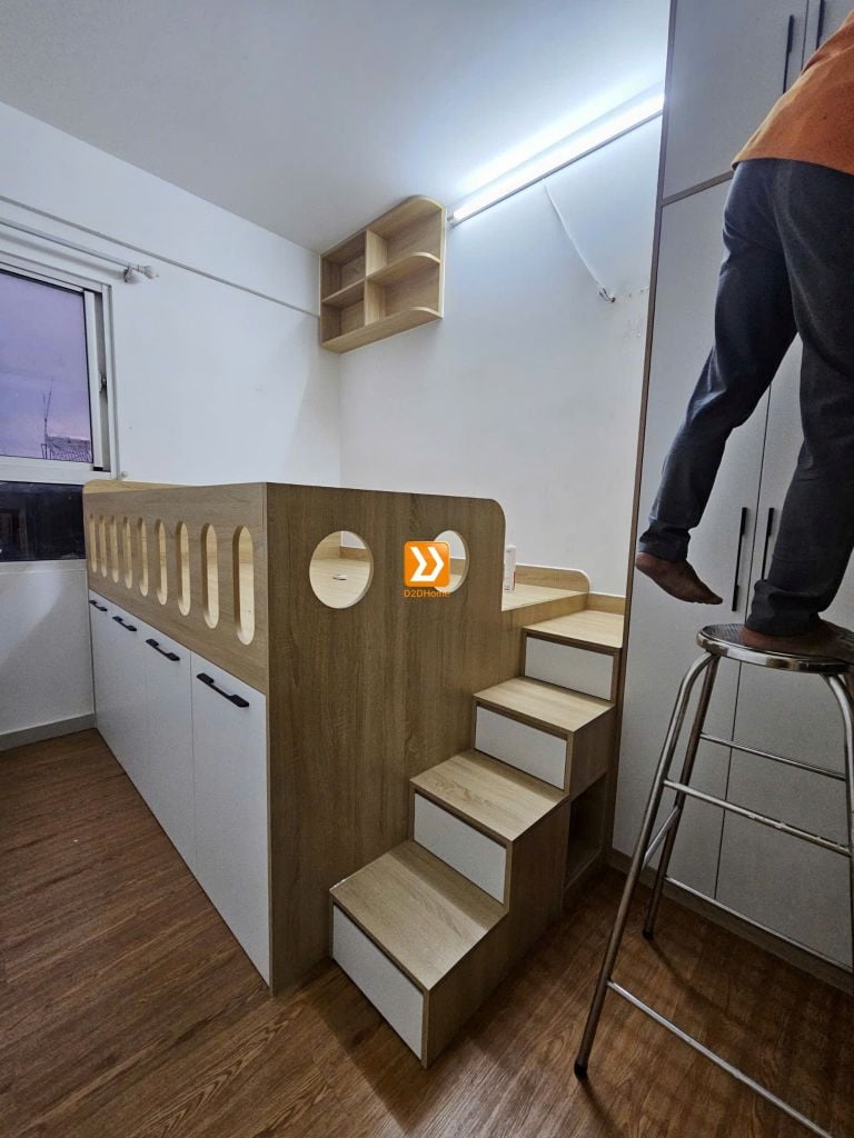 Phòng ngủ cho bé với hệ giường tủ bàn kết hợp nhà chị Sâm