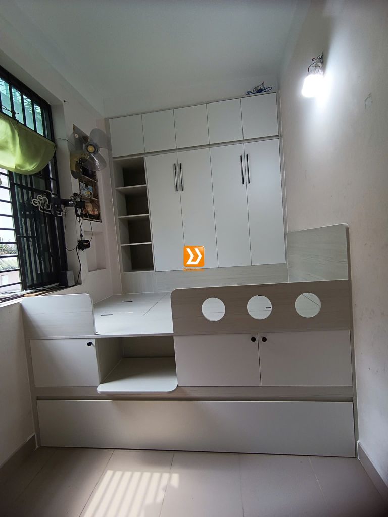 Phòng ngủ cho bé với hệ giường tủ bàn kết hợp nhà chị Jia Fong