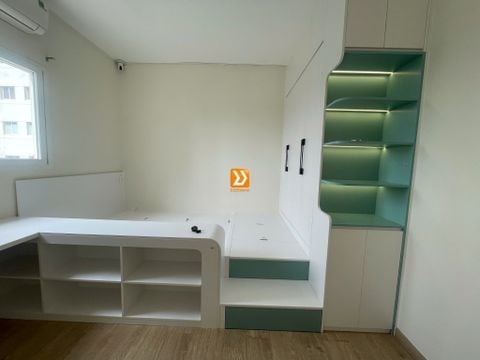 Phòng ngủ cho bé với hệ giường tủ bàn kết hợp nhà chị Uyên