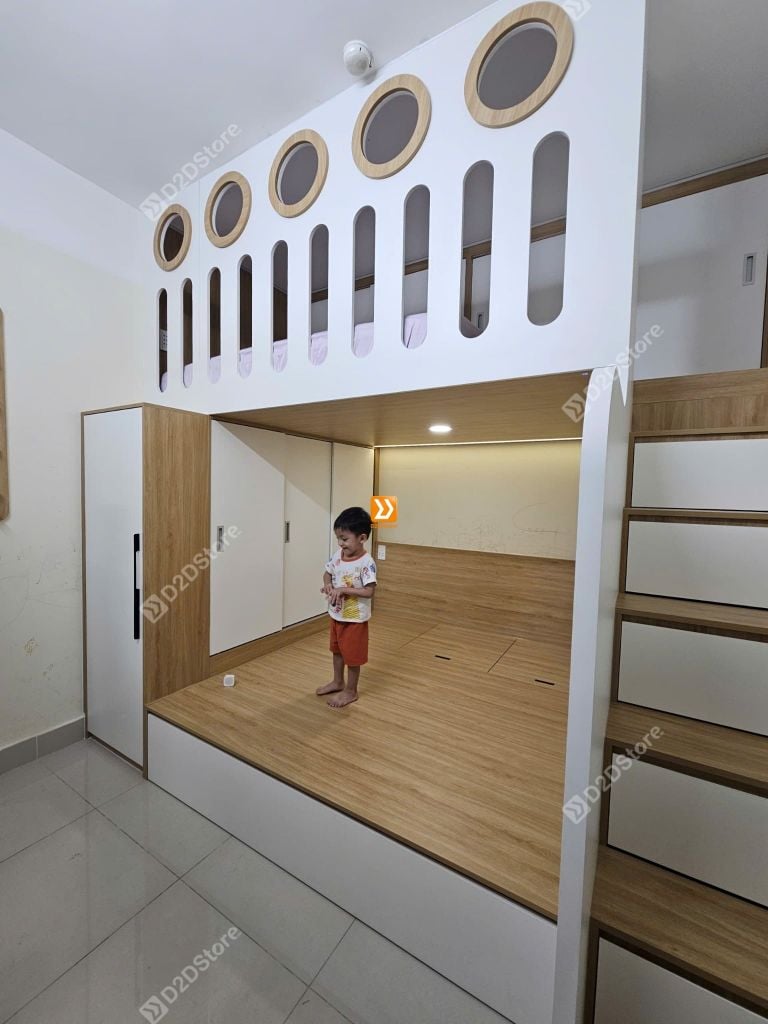 Phòng ngủ giường tầng cho bố mẹ và 2 bé trai nhà chị Ami Mai