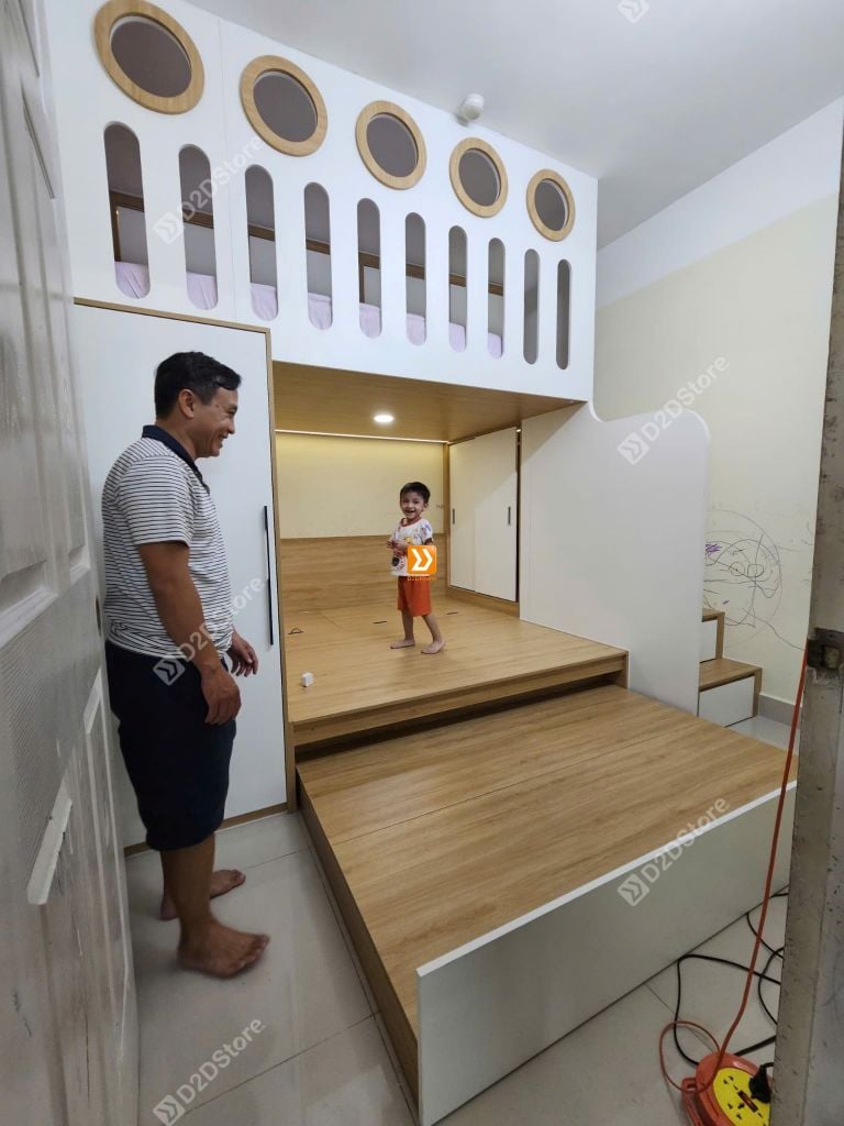 Phòng ngủ giường tầng cho bố mẹ và 2 bé trai nhà chị Ami Mai
