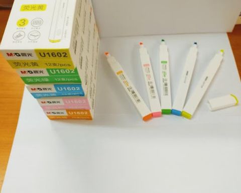 AHMU1602E4 (12) Bút dấu dòng màu tím nhạt, nắp xéo có màu (12/144/1728)
