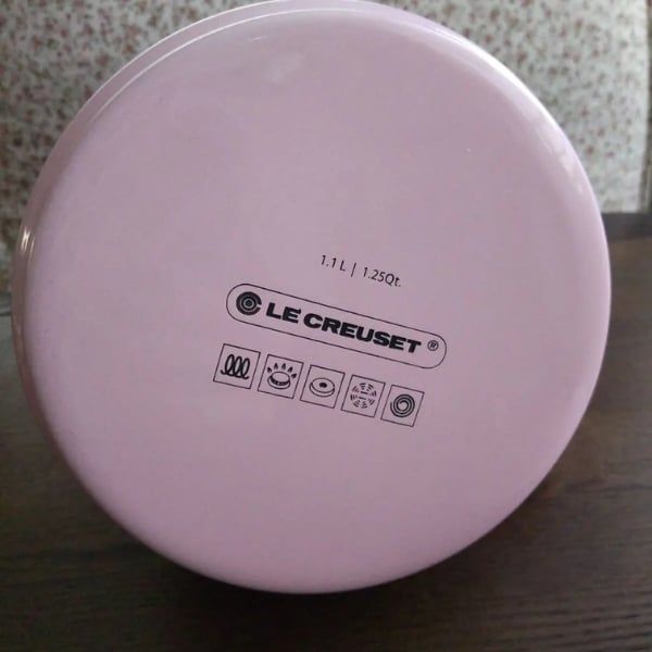 Ấm đun nước Le Creuset Demi 1.1L màu hồng có còi