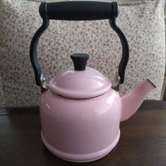  Ấm đun nước Le Creuset Demi 1.1L màu hồng có còi 