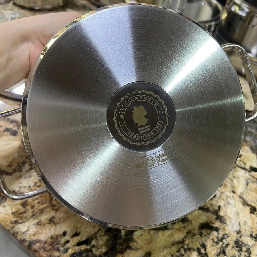 Đáy 3 lớp của Bộ nồi Michelangelo Cook 4U 5 món truyền nhiệt đều, dùng được trên bếp từ