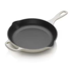  Chảo gang Le Creuset Meringue có miệng rót 20cm - Màu Kem 