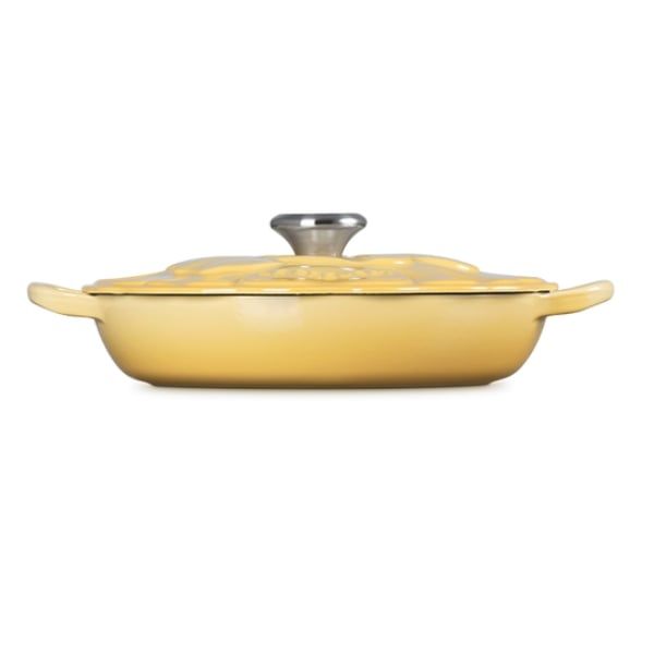Chảo gang Le Creuset Petal Braiser có nắp 26cm màu vàng