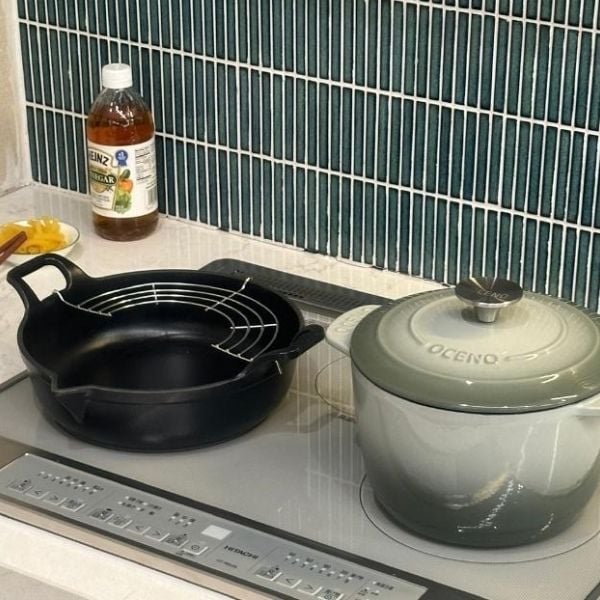 Chảo gang Oceno Tempura mỏ chim kèm giá gác - Size 20/24cm