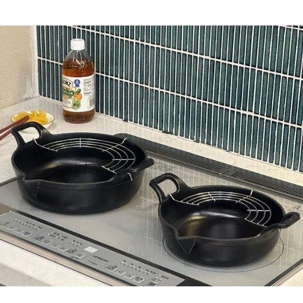 Chảo gang Oceno Tempura mỏ chim kèm giá gác - Size 20/24cm