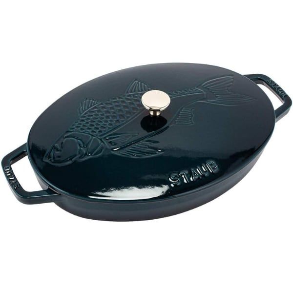 Chảo gang oval Staub nắp cá 32cm - Màu xanh Lamer