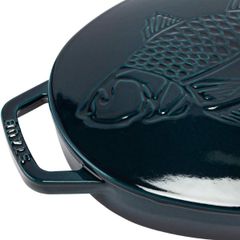  Chảo gang oval Staub nắp cá 32cm - Màu xanh Lamer 